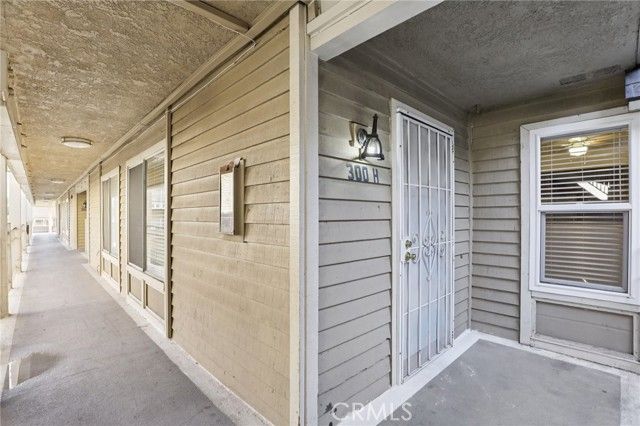 300 E Chestnut H-202, Santa Ana, CA 92701