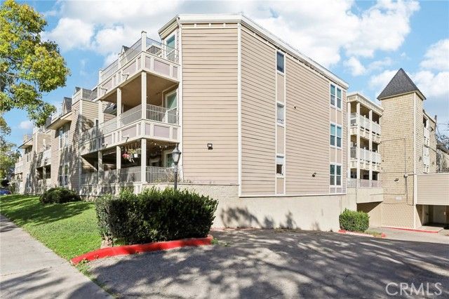 300 E Chestnut H-202, Santa Ana, CA 92701