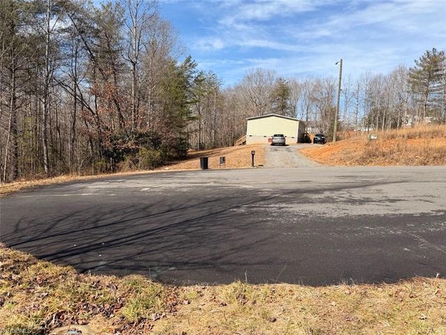 146 Ringwood Drive, Mount Airy, NC 27030