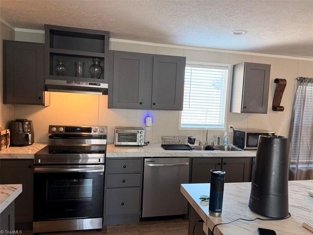 146 Ringwood Drive, Mount Airy, NC 27030