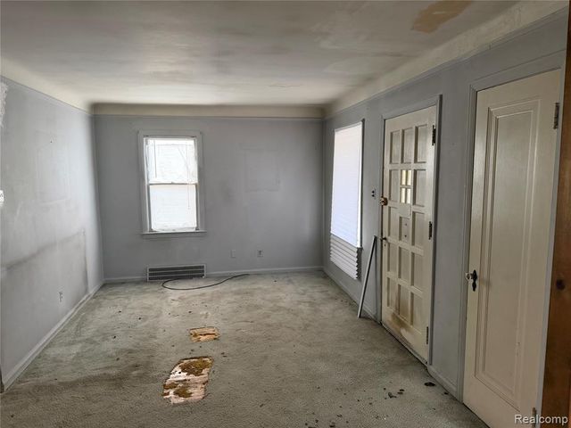 20048 Washtenaw Street, Harper Woods, MI 48225