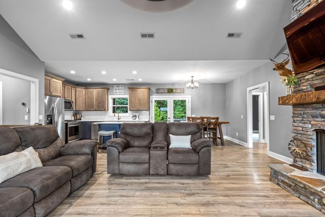 636 Raulston Falls Road, Jasper, TN 37347