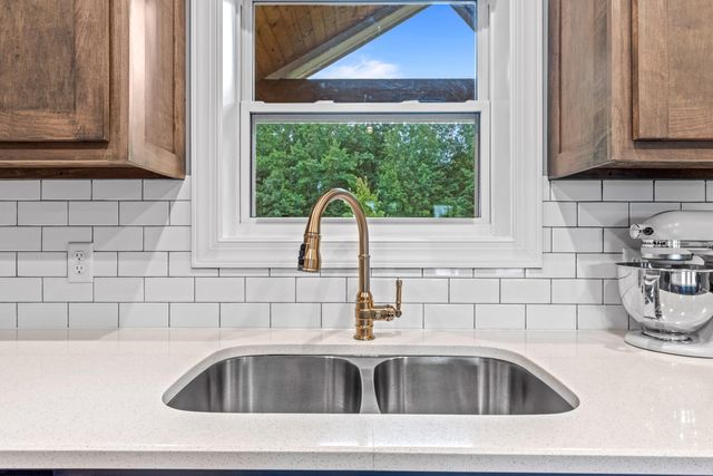 636 Raulston Falls Road, Jasper, TN 37347