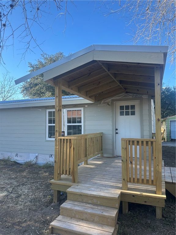 508 W Flournoy St, Beeville, TX 78102