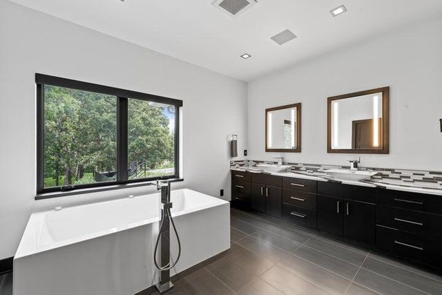 W3830 Scotch Bush ROAD, Elkhorn, WI 53121