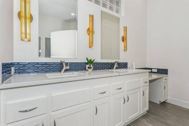 8111 E Windwood Circle, Wichita, KS 67226