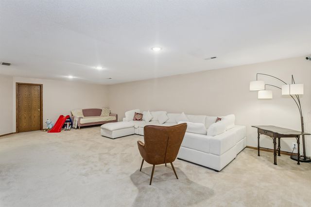 8111 E Windwood Circle, Wichita, KS 67226