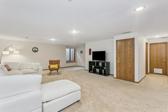 8111 E Windwood Circle, Wichita, KS 67226