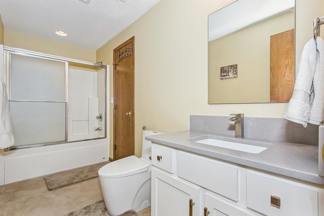 8111 E Windwood Circle, Wichita, KS 67226