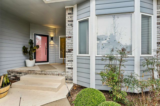 8111 E Windwood Circle, Wichita, KS 67226