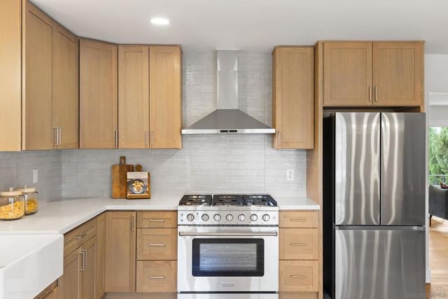6850 Rosefield Dr, La Mesa, CA 91942