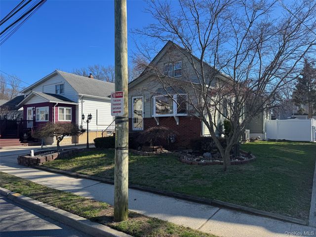 50 Wood Street, Lynbrook, NY 11563