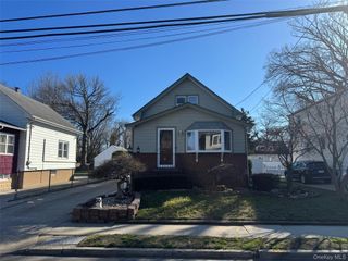 50 Wood Street, Lynbrook, NY 11563