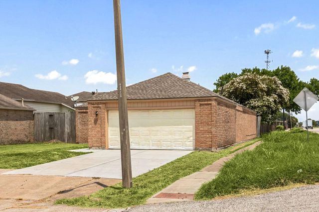 13206 Sharpbill Drive, Houston, TX 77083
