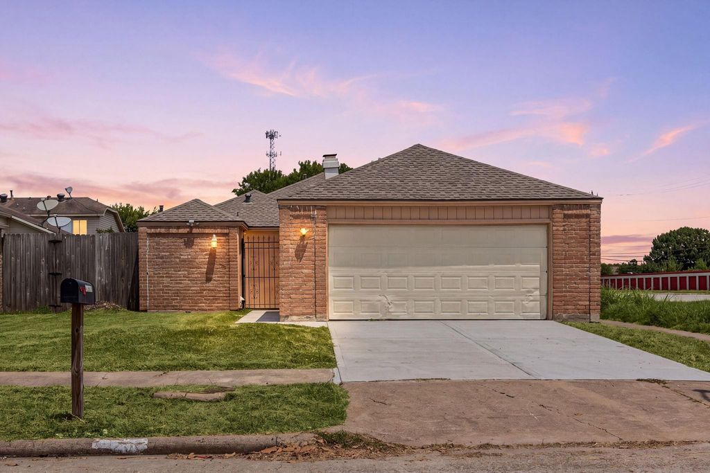 13206 Sharpbill Drive, Houston, TX 77083