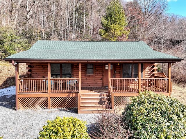 24 Hawthorn Road, Maggie Valley, NC 28785