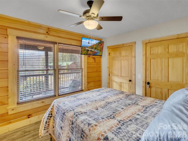 24 Hawthorn Road, Maggie Valley, NC 28785