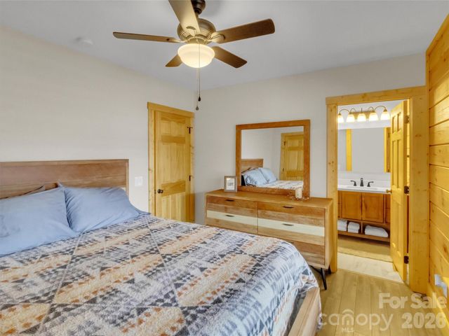 24 Hawthorn Road, Maggie Valley, NC 28785