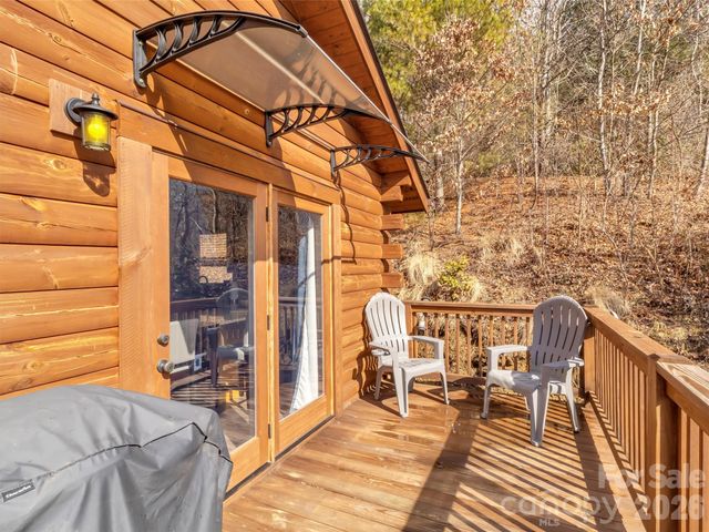 24 Hawthorn Road, Maggie Valley, NC 28785