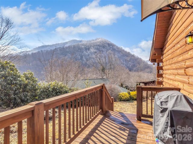24 Hawthorn Road, Maggie Valley, NC 28785