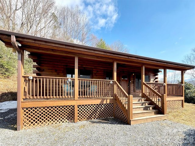 24 Hawthorn Road, Maggie Valley, NC 28785