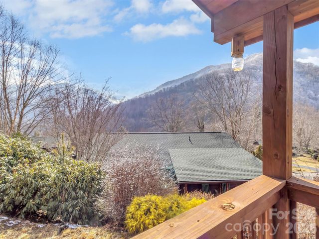 24 Hawthorn Road, Maggie Valley, NC 28785