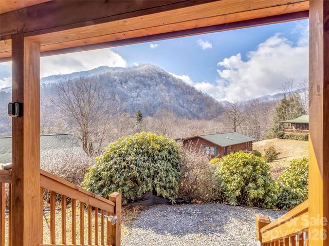 24 Hawthorn Road, Maggie Valley, NC 28785