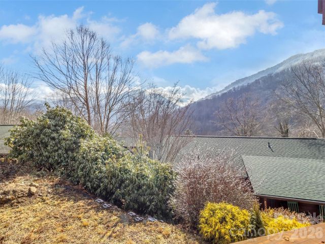 24 Hawthorn Road, Maggie Valley, NC 28785