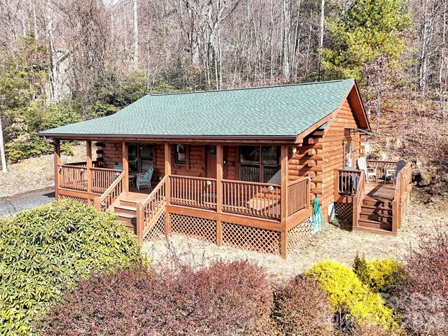 24 Hawthorn Road, Maggie Valley, NC 28785