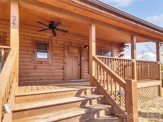 24 Hawthorn Road, Maggie Valley, NC 28785