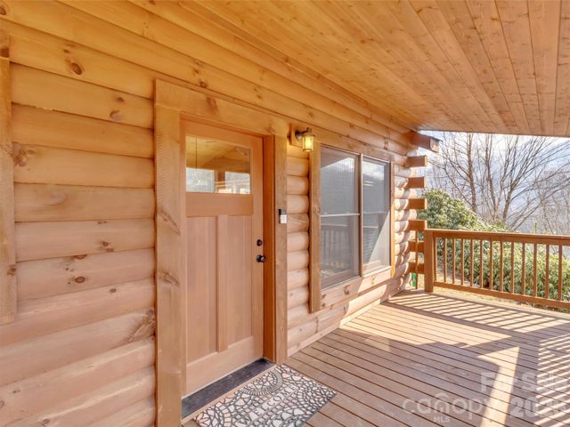24 Hawthorn Road, Maggie Valley, NC 28785