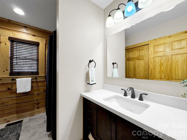 24 Hawthorn Road, Maggie Valley, NC 28785