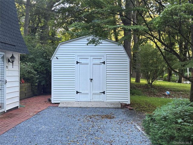 70 Rinaldo Road, Northport, NY 11768