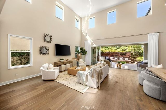 88 Iluna, Irvine, CA 92618