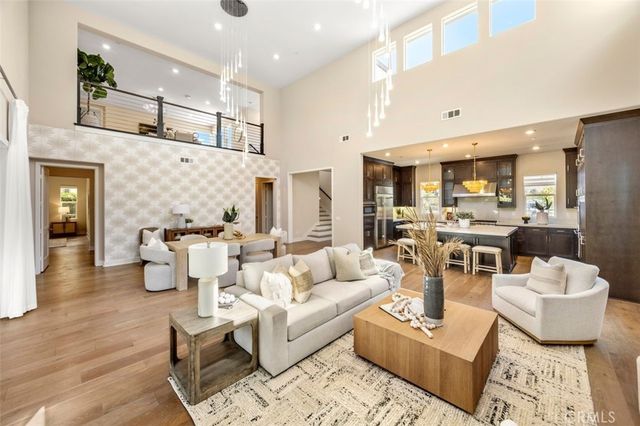 88 Iluna, Irvine, CA 92618