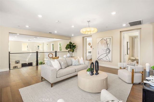 88 Iluna, Irvine, CA 92618