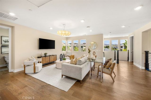 88 Iluna, Irvine, CA 92618
