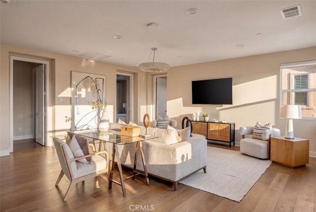 88 Iluna, Irvine, CA 92618