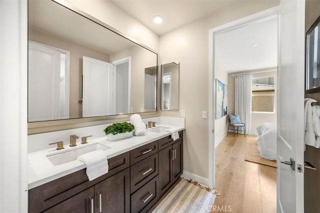 88 Iluna, Irvine, CA 92618