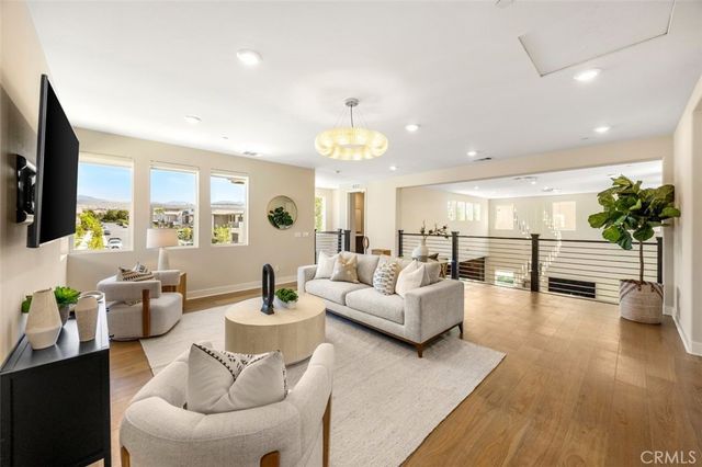 88 Iluna, Irvine, CA 92618