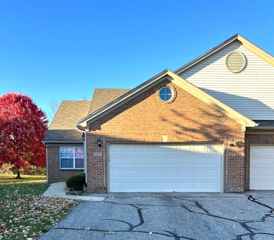 33180 Forest Park Drive Drive, Wayne City, MI 48184