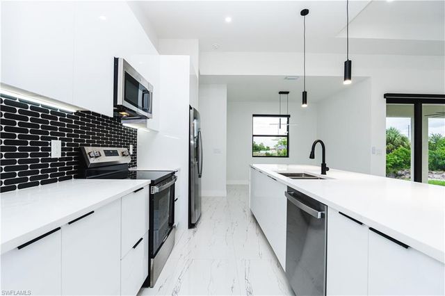 903 NE 23rd ST, Cape Coral, FL 33909