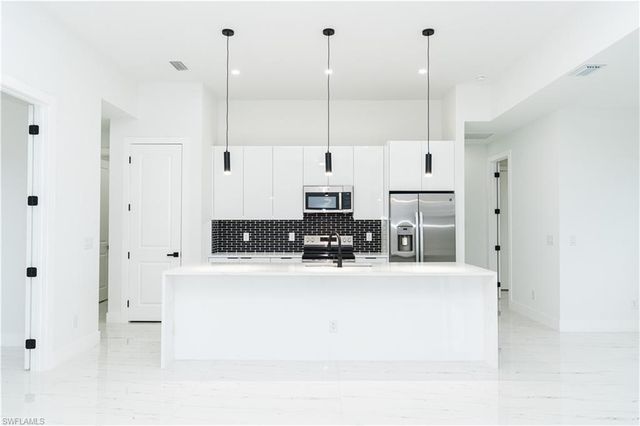 903 NE 23rd ST, Cape Coral, FL 33909