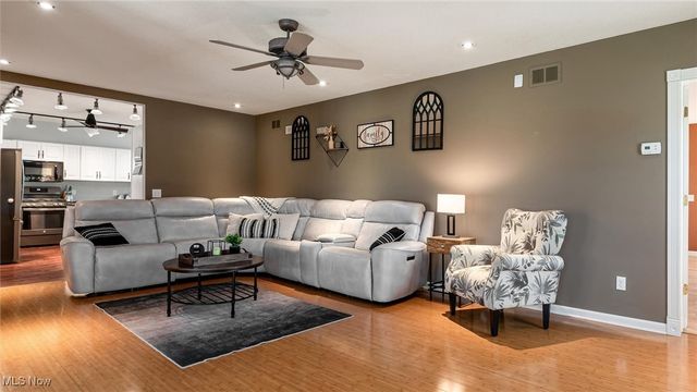 72 N Pembroke Avenue, Zanesville, OH 43701