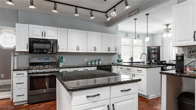 72 N Pembroke Avenue, Zanesville, OH 43701