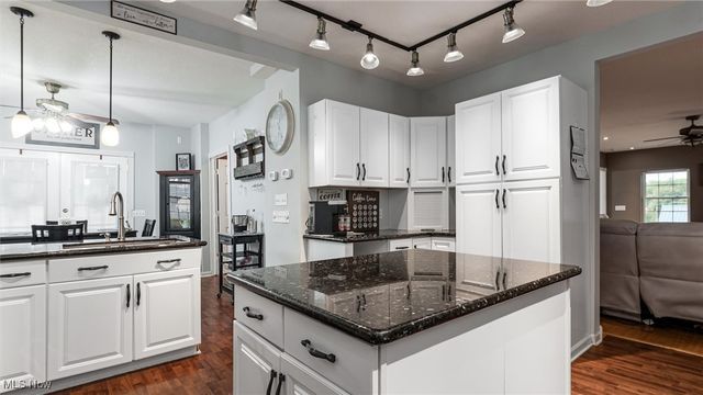 72 N Pembroke Avenue, Zanesville, OH 43701