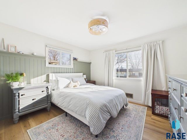 1313 S Riverdale Rd Road, Sioux Falls, SD 57105