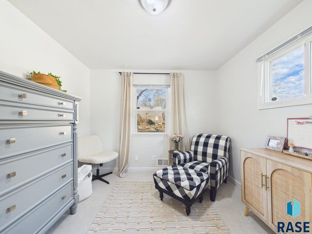 1313 S Riverdale Rd Road, Sioux Falls, SD 57105