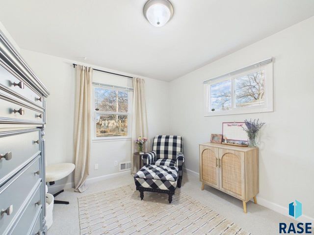 1313 S Riverdale Rd Road, Sioux Falls, SD 57105