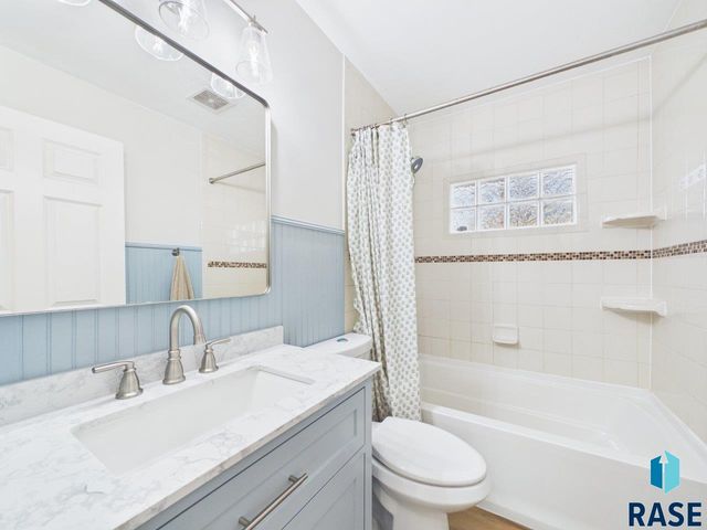 1313 S Riverdale Rd Road, Sioux Falls, SD 57105